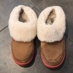 Ugg kids size 4